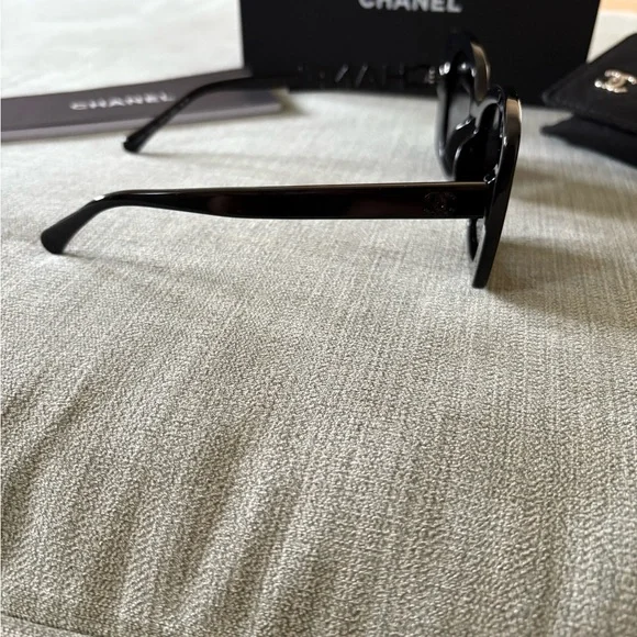CHANEL Sunglasses. AUTHENTIC & POLARIZED. Black frame grey lenses. ❗️LIKE NEW ‼️ - Picture 7 of 11